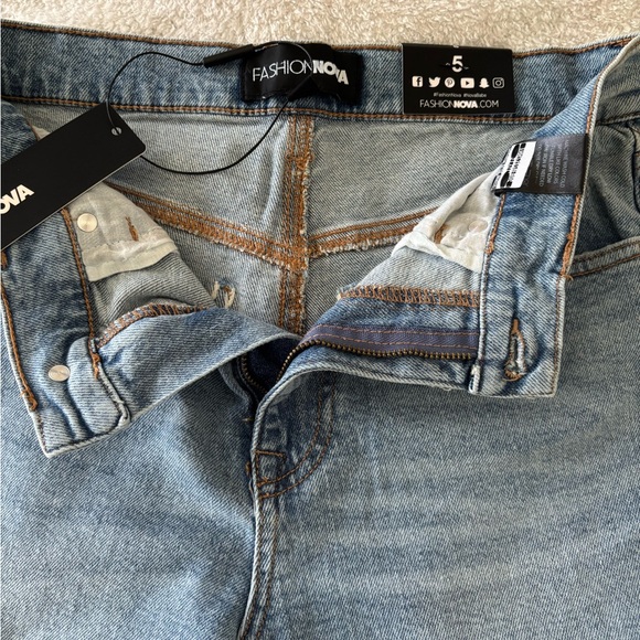 Fashion Nova Light Blue Jeans - Picture 5 of 10
